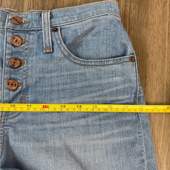 J.Crew Women’s Button Fly Denim Shorts Size 26 Light Wash Raw Hem - Picture 11 of 13